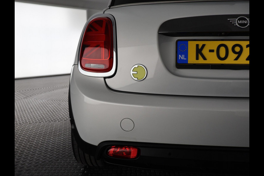 MINI Mini Electric Yours 33 kWh . SCHUIF-/KANTELDAK . LEDER . LICHTMETALEN VELGEN . PRIVACY GLASS