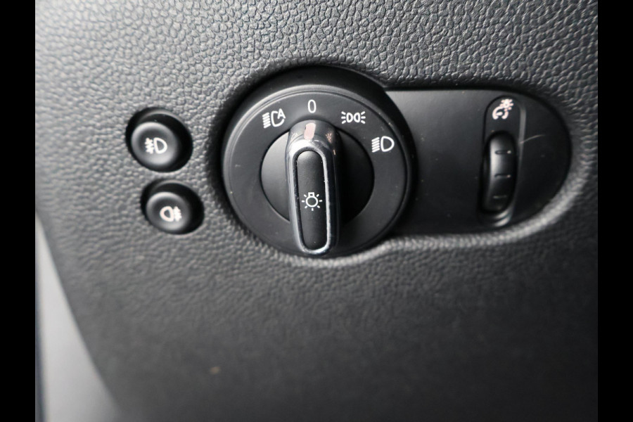 MINI Mini Electric Yours 33 kWh . SCHUIF-/KANTELDAK . LEDER . LICHTMETALEN VELGEN . PRIVACY GLASS