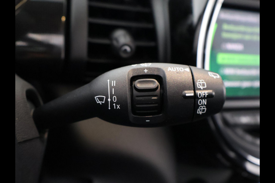 MINI Mini Electric Yours 33 kWh . SCHUIF-/KANTELDAK . LEDER . LICHTMETALEN VELGEN . PRIVACY GLASS