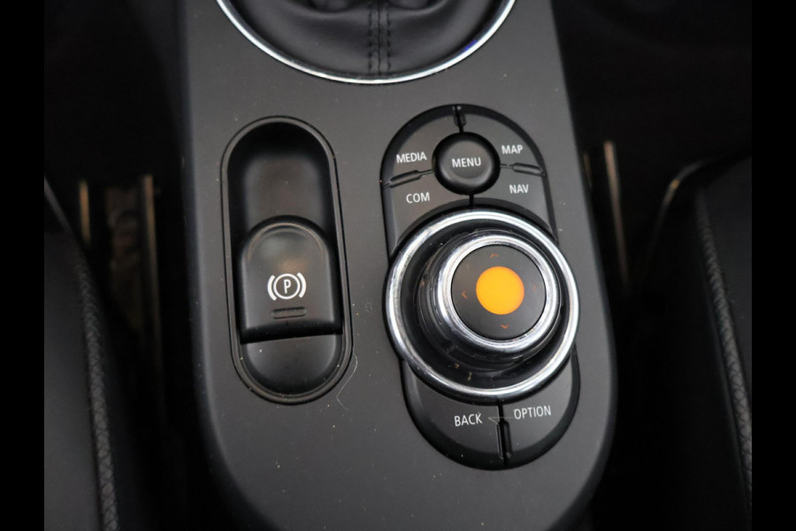 MINI Mini Electric Yours 33 kWh . SCHUIF-/KANTELDAK . LEDER . LICHTMETALEN VELGEN . PRIVACY GLASS
