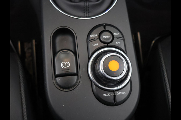 MINI Mini Electric Yours 33 kWh . SCHUIF-/KANTELDAK . LEDER . LICHTMETALEN VELGEN . PRIVACY GLASS
