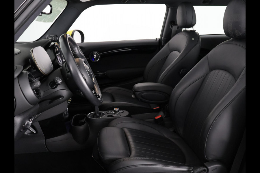 MINI Mini Electric Yours 33 kWh . SCHUIF-/KANTELDAK . LEDER . LICHTMETALEN VELGEN . PRIVACY GLASS