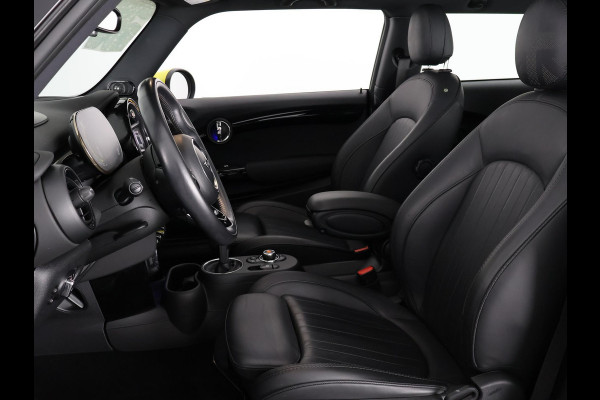 MINI Mini Electric Yours 33 kWh . SCHUIF-/KANTELDAK . LEDER . LICHTMETALEN VELGEN . PRIVACY GLASS