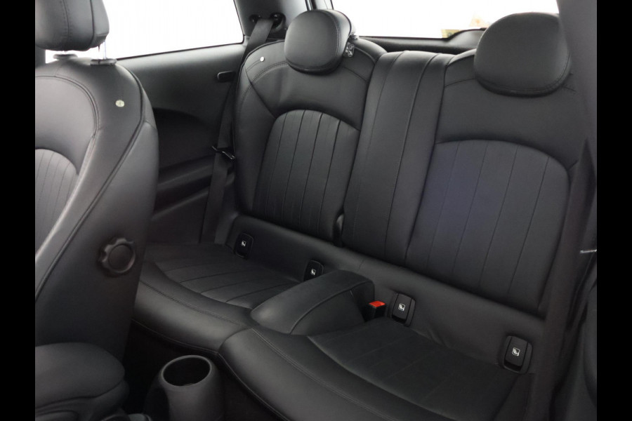 MINI Mini Electric Yours 33 kWh . SCHUIF-/KANTELDAK . LEDER . LICHTMETALEN VELGEN . PRIVACY GLASS