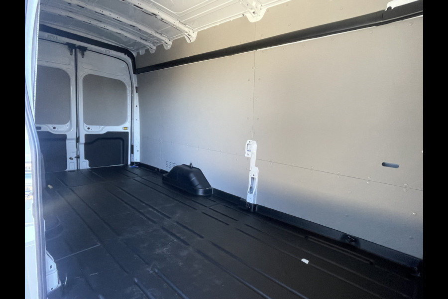 Ford Transit 350 2.0 TDCI L4H3 Trend RWD Navigatie / Trekhaak