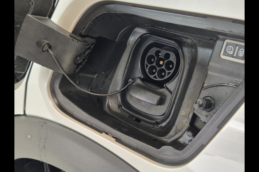 Peugeot e-2008 EV Active Pack 50 kWh | Navigatie | Parkeersensoren achter | Keyless start | Apple Carplay/Android Auto | All Season |