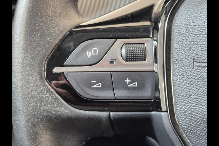Peugeot e-2008 EV Active Pack 50 kWh | Navigatie | Parkeersensoren achter | Keyless start | Apple Carplay/Android Auto | All Season |