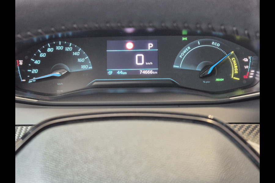 Peugeot e-2008 EV Active Pack 50 kWh | Navigatie | Parkeersensoren achter | Keyless start | Apple Carplay/Android Auto | All Season |