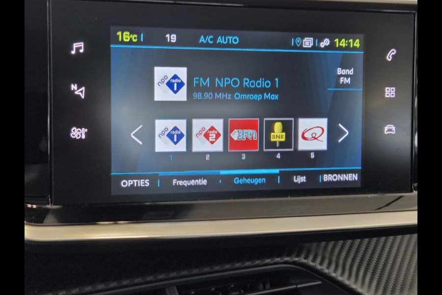 Peugeot e-2008 EV Active Pack 50 kWh | Navigatie | Parkeersensoren achter | Keyless start | Apple Carplay/Android Auto | All Season |