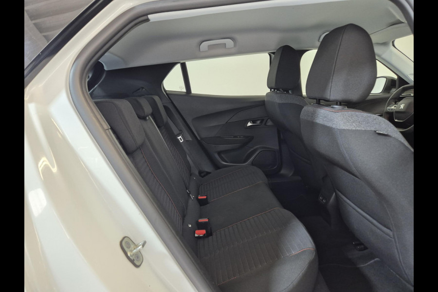 Peugeot e-2008 EV Active Pack 50 kWh | Navigatie | Parkeersensoren achter | Keyless start | Apple Carplay/Android Auto | All Season |