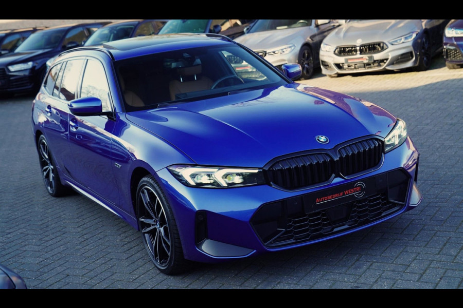BMW 3 Serie Touring 330e High Executive | M-pakket | Facelift 2022 | Widescreen | Panorama | Adaptieve cruise | Portimao Blau |