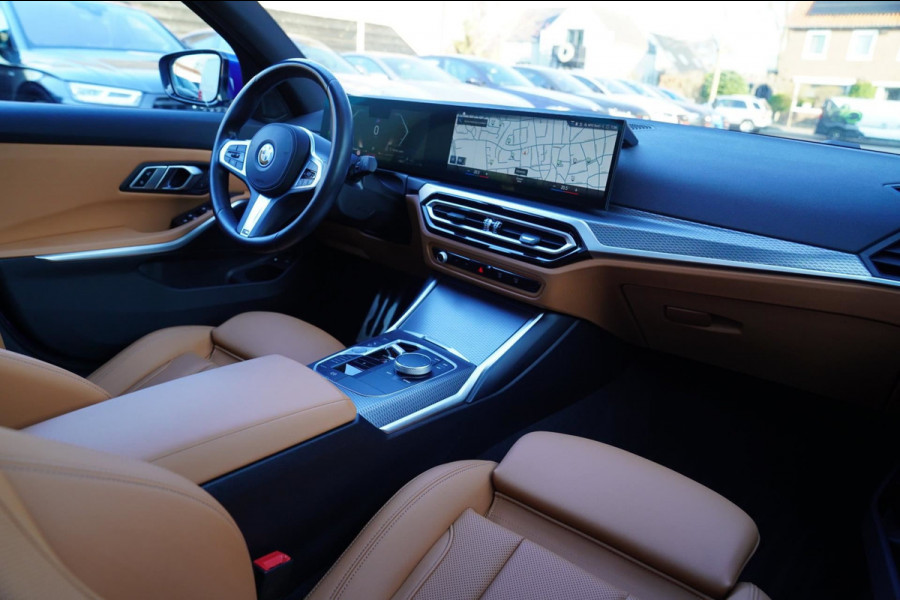 BMW 3 Serie Touring 330e High Executive | M-pakket | Facelift 2022 | Widescreen | Panorama | Adaptieve cruise | Portimao Blau |
