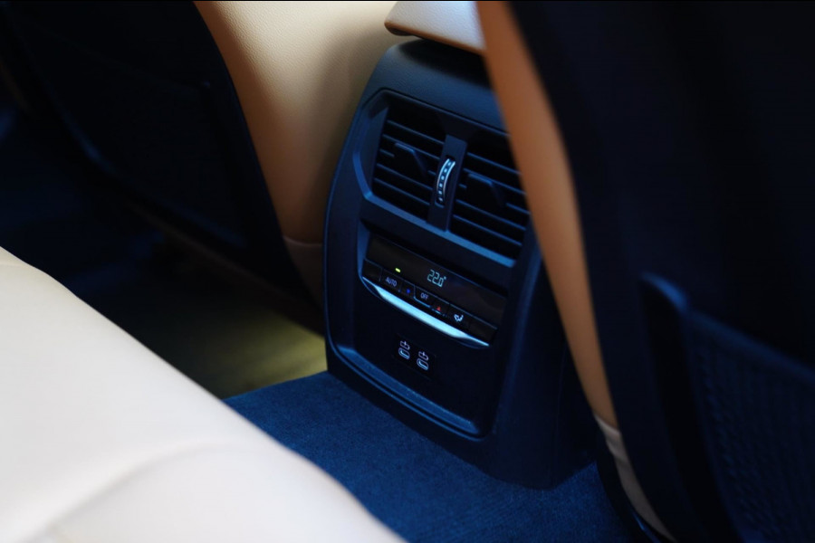 BMW 3 Serie Touring 330e High Executive | M-pakket | Facelift 2022 | Widescreen | Panorama | Adaptieve cruise | Portimao Blau |