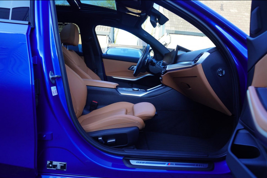 BMW 3 Serie Touring 330e High Executive | M-pakket | Facelift 2022 | Widescreen | Panorama | Adaptieve cruise | Portimao Blau |