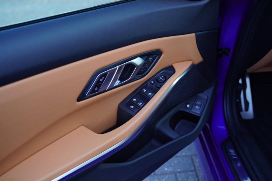 BMW 3 Serie Touring 330e High Executive | M-pakket | Facelift 2022 | Widescreen | Panorama | Adaptieve cruise | Portimao Blau |