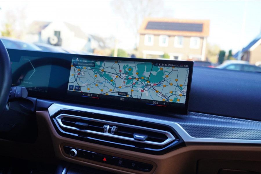 BMW 3 Serie Touring 330e High Executive | M-pakket | Facelift 2022 | Widescreen | Panorama | Adaptieve cruise | Portimao Blau |