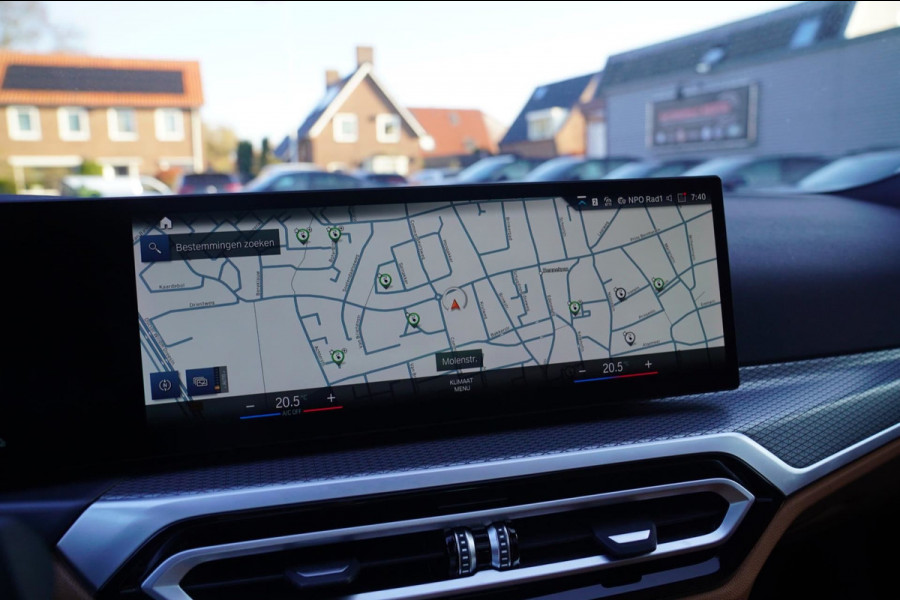 BMW 3 Serie Touring 330e High Executive | M-pakket | Facelift 2022 | Widescreen | Panorama | Adaptieve cruise | Portimao Blau |