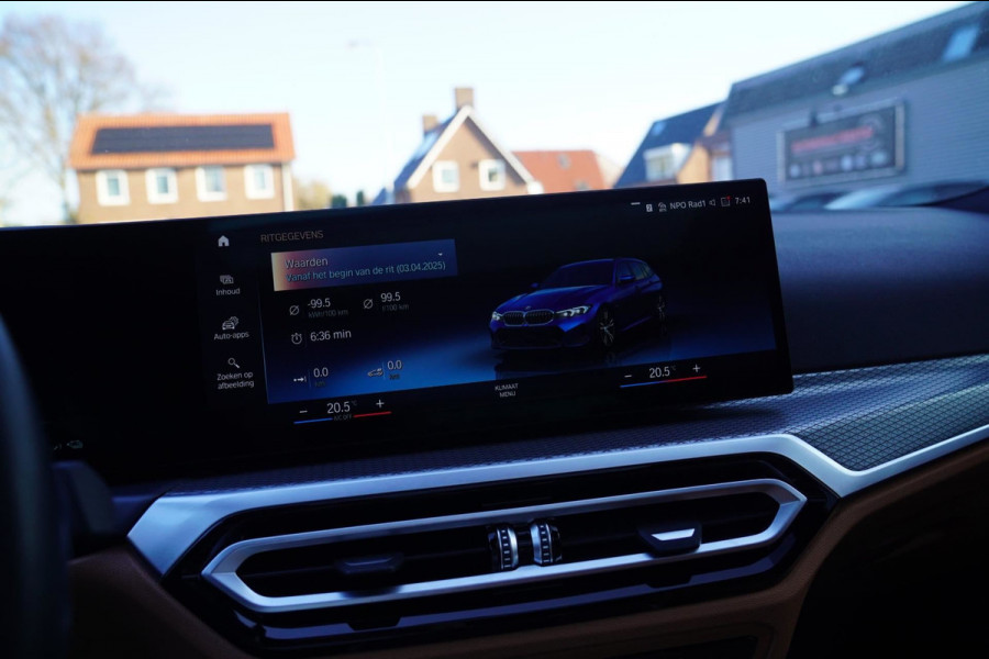 BMW 3 Serie Touring 330e High Executive | M-pakket | Facelift 2022 | Widescreen | Panorama | Adaptieve cruise | Portimao Blau |