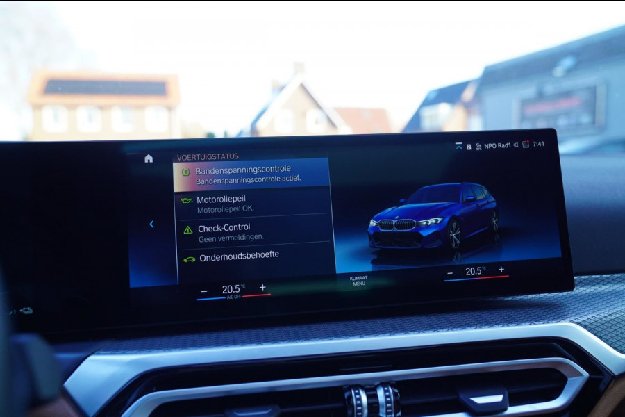 BMW 3 Serie Touring 330e High Executive | M-pakket | Facelift 2022 | Widescreen | Panorama | Adaptieve cruise | Portimao Blau |