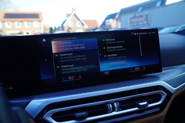 BMW 3 Serie Touring 330e High Executive | M-pakket | Facelift 2022 | Widescreen | Panorama | Adaptieve cruise | Portimao Blau |