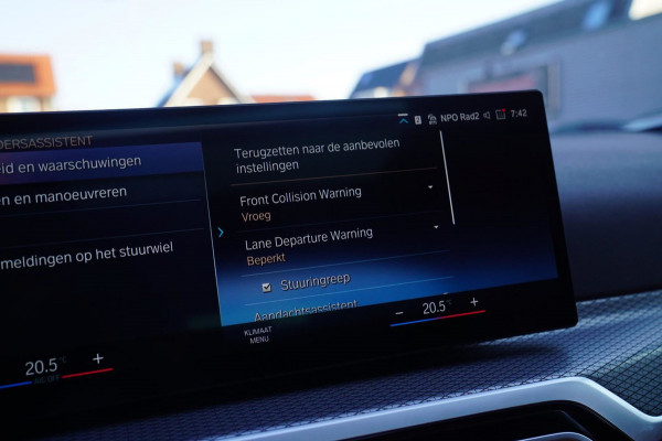 BMW 3 Serie Touring 330e High Executive | M-pakket | Facelift 2022 | Widescreen | Panorama | Adaptieve cruise | Portimao Blau |
