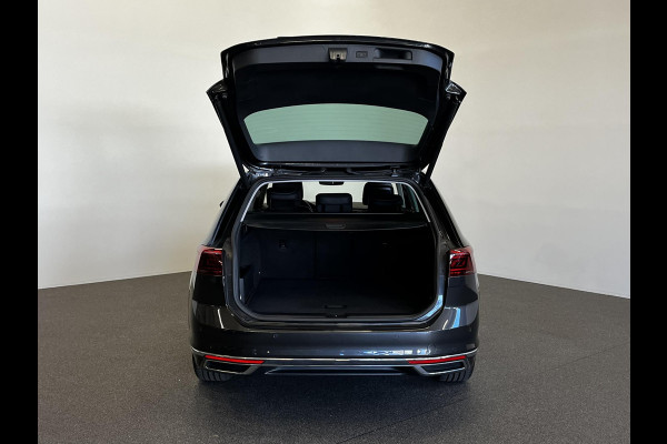 Volkswagen Passat Variant 1.4 TSI PHEV GTE Elegance Panoramadak Trekhaak Navigatie Apple Carplay/Android Auto Camera Parkeersensoren Stoelverwarming Virtual Cockpit Climate Control