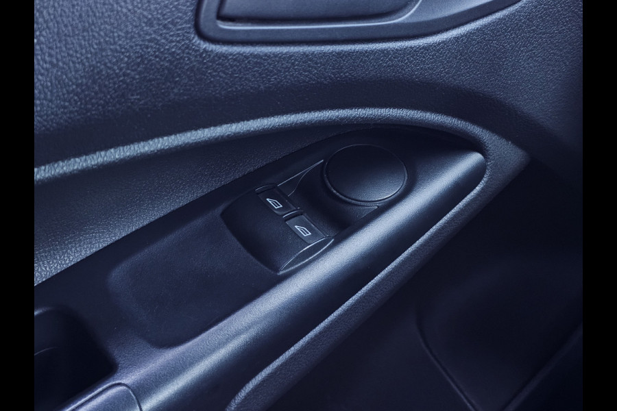 Ford Transit Connect 1.5-101pk TDCI L2 Economy Edition. Zeer nette Ford Connect, deze bedrijfswagen kan u nog jaren tot dienst zijn ! Airco, metallic lak, trekhaak, licht metalen wielen etc.