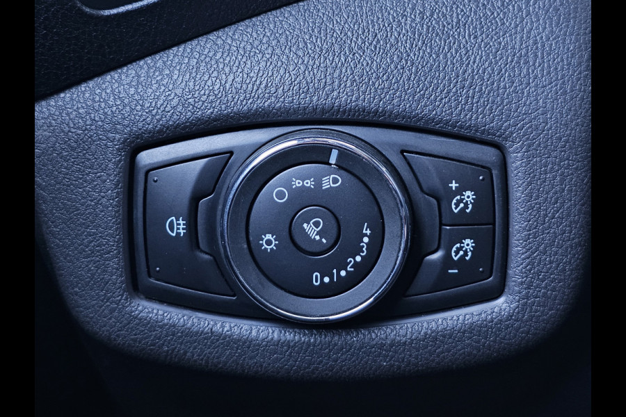 Ford Transit Connect 1.5-101pk TDCI L2 Economy Edition. Zeer nette Ford Connect, deze bedrijfswagen kan u nog jaren tot dienst zijn ! Airco, metallic lak, trekhaak, licht metalen wielen etc.