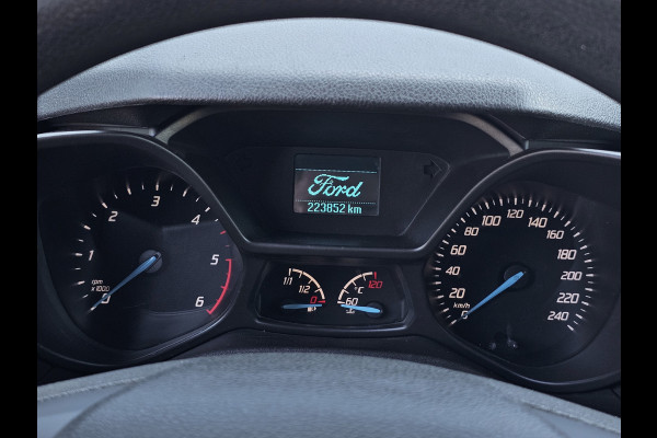 Ford Transit Connect 1.5-101pk TDCI L2 Economy Edition. Zeer nette Ford Connect, deze bedrijfswagen kan u nog jaren tot dienst zijn ! Airco, metallic lak, trekhaak, licht metalen wielen etc.