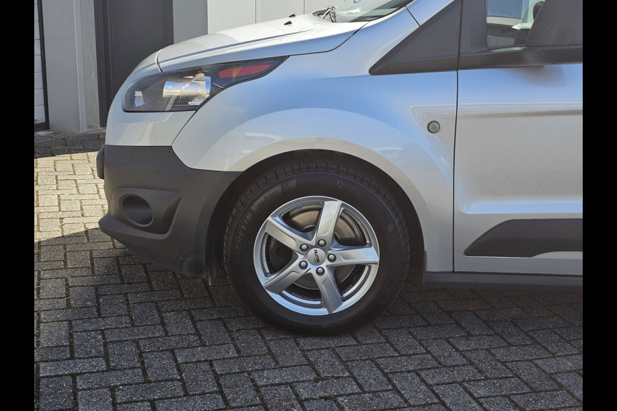 Ford Transit Connect 1.5-101pk TDCI L2 Economy Edition. Zeer nette Ford Connect, deze bedrijfswagen kan u nog jaren tot dienst zijn ! Airco, metallic lak, trekhaak, licht metalen wielen etc.