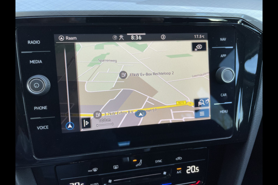 Volkswagen Passat Variant 1.5 TSI Business Automaat Climate control - cruise control - Parkeersensoren voor + achter - Achteruitrijcamera - multifunctioneel stuurwiel Mistlampen - Licht metalen velgen - Rijstrook sensor - navigatie - regensensor - Radio/USB/TEL