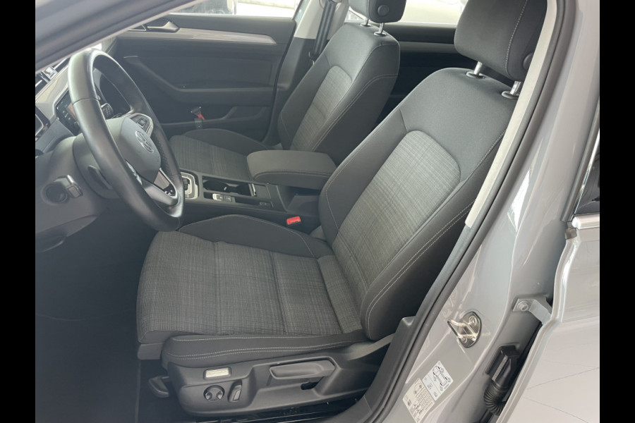 Volkswagen Passat Variant 1.5 TSI Business Automaat Climate control - cruise control - Parkeersensoren voor + achter - Achteruitrijcamera - multifunctioneel stuurwiel Mistlampen - Licht metalen velgen - Rijstrook sensor - navigatie - regensensor - Radio/USB/TEL