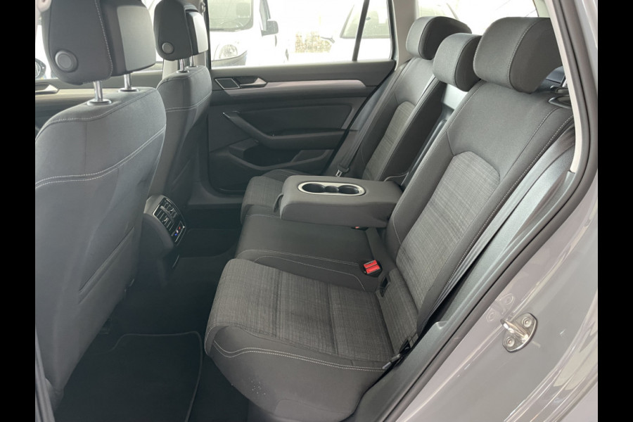 Volkswagen Passat Variant 1.5 TSI Business Automaat Climate control - cruise control - Parkeersensoren voor + achter - Achteruitrijcamera - multifunctioneel stuurwiel Mistlampen - Licht metalen velgen - Rijstrook sensor - navigatie - regensensor - Radio/USB/TEL