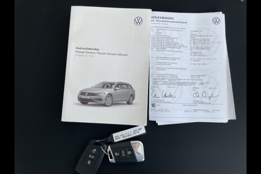 Volkswagen Passat Variant 1.5 TSI Business Automaat Climate control - cruise control - Parkeersensoren voor + achter - Achteruitrijcamera - multifunctioneel stuurwiel Mistlampen - Licht metalen velgen - Rijstrook sensor - navigatie - regensensor - Radio/USB/TEL
