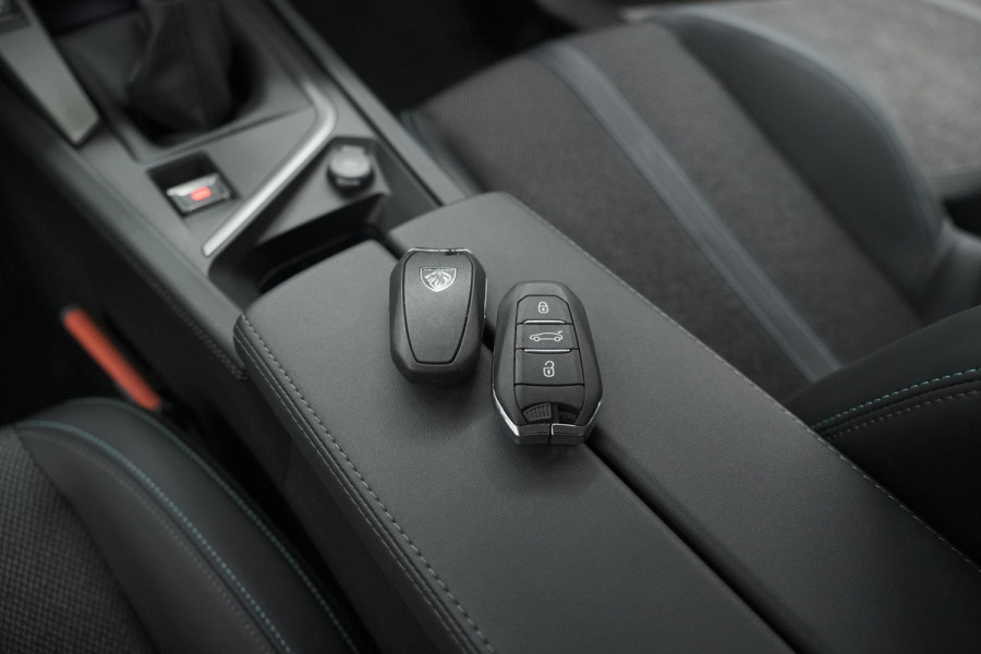 Peugeot 308 PureTech 130 Allure | Camera | Navigatie | Trekhaak afn. | Apple Carplay | PDC