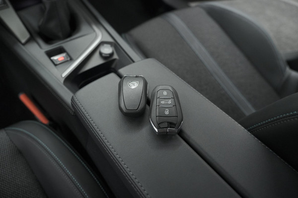 Peugeot 308 PureTech 130 Allure | Camera | Navigatie | Trekhaak afn. | Apple Carplay | PDC