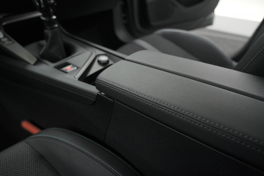 Peugeot 308 PureTech 130 Allure | Camera | Navigatie | Trekhaak afn. | Apple Carplay | PDC
