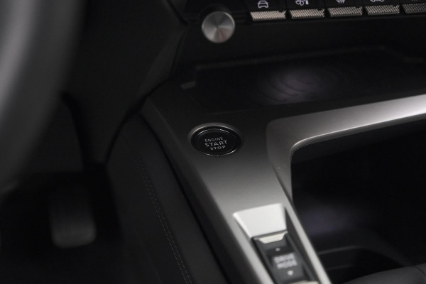 Peugeot 308 PureTech 130 Allure | Camera | Navigatie | Trekhaak afn. | Apple Carplay | PDC