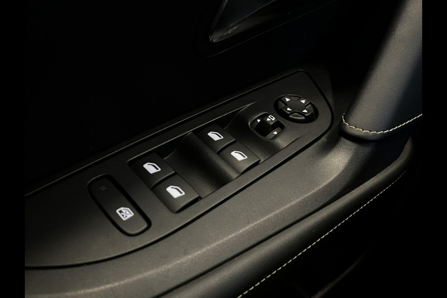 Peugeot 2008 1.2 PureTech 130pk Aut. GT-Line Navigatie Apple Carplay/Android Auto Camera Parkeersensoren Ledverlichting Cruise Control Virtual Cockpit Climate Control Lichtmetalen velgen
