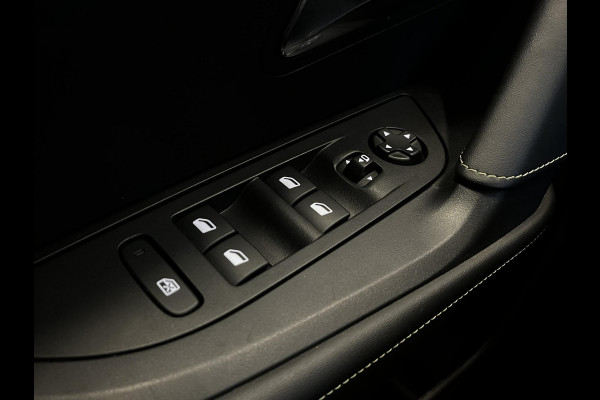 Peugeot 2008 1.2 PureTech 130pk Aut. GT-Line Navigatie Apple Carplay/Android Auto Camera Parkeersensoren Ledverlichting Cruise Control Virtual Cockpit Climate Control Lichtmetalen velgen