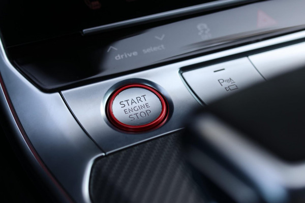 Audi RS6 TFSI Quattro *Keramisch*Pano*360 Camera*Soft-Close*
