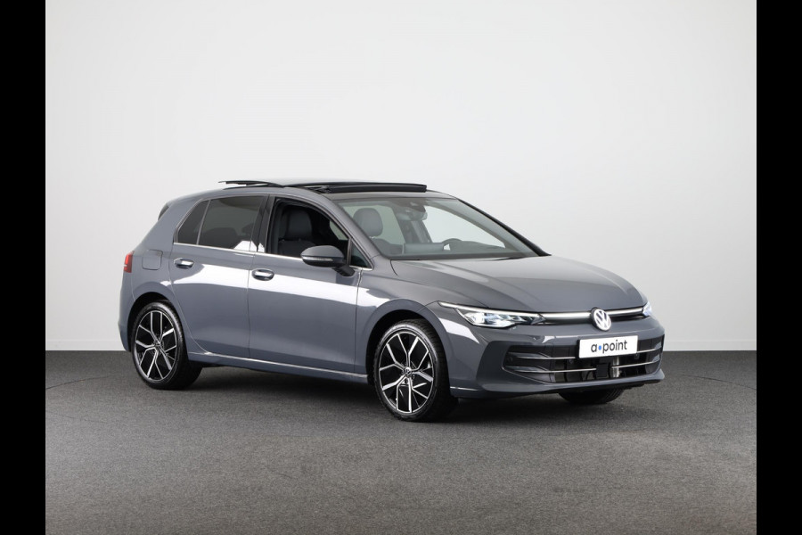 Volkswagen Golf 1.5 eTSI Style 50 edition 150 pk Automaat (DSG) | Navigatie | Panoramadak | Elektr. trekhaak | Parkeersensoren | Achteruitrijcamera | Adaptieve cruise control | Stoelverwarming |