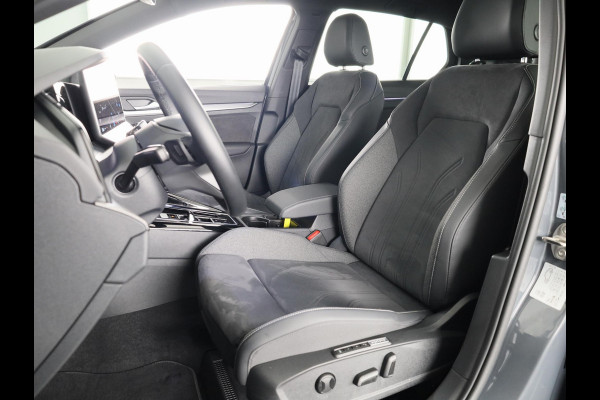 Volkswagen Golf 1.5 eTSI Style 50 edition 150 pk Automaat (DSG) | Navigatie | Panoramadak | Elektr. trekhaak | Parkeersensoren | Achteruitrijcamera | Adaptieve cruise control | Stoelverwarming |
