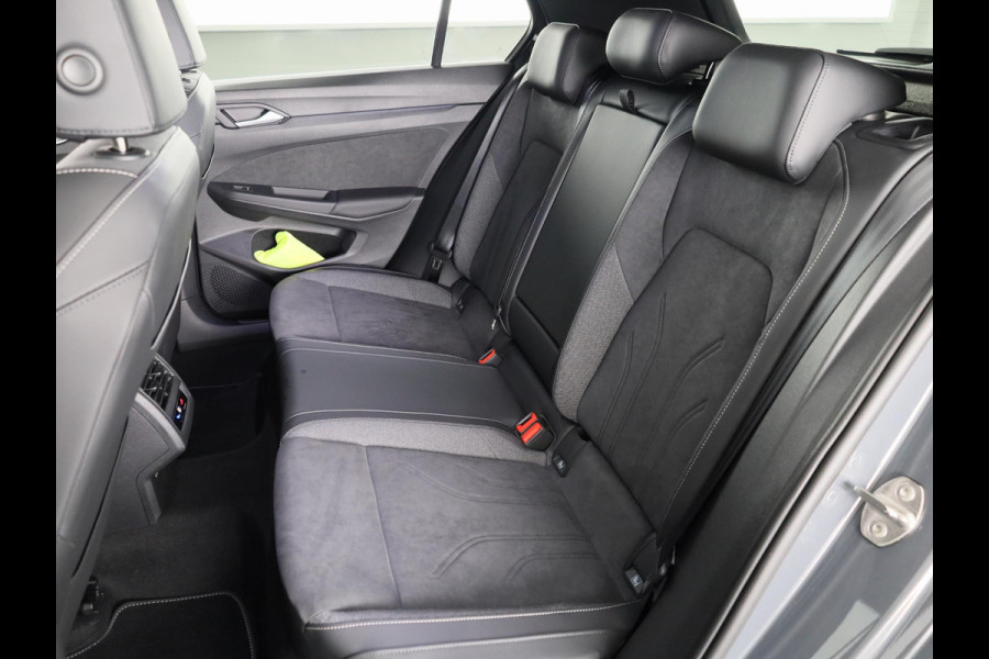 Volkswagen Golf 1.5 eTSI Style 50 edition 150 pk Automaat (DSG) | Navigatie | Panoramadak | Elektr. trekhaak | Parkeersensoren | Achteruitrijcamera | Adaptieve cruise control | Stoelverwarming |