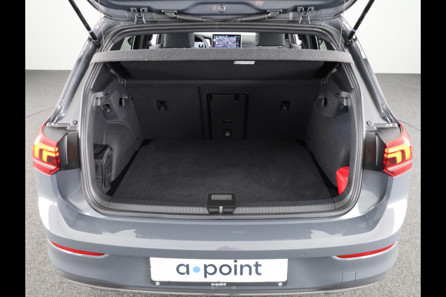 Volkswagen Golf 1.5 eTSI Style 50 edition 150 pk Automaat (DSG) | Navigatie | Panoramadak | Elektr. trekhaak | Parkeersensoren | Achteruitrijcamera | Adaptieve cruise control | Stoelverwarming |