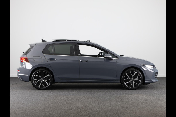 Volkswagen Golf 1.5 eTSI Style 50 edition 150 pk Automaat (DSG) | Navigatie | Panoramadak | Elektr. trekhaak | Parkeersensoren | Achteruitrijcamera | Adaptieve cruise control | Stoelverwarming |