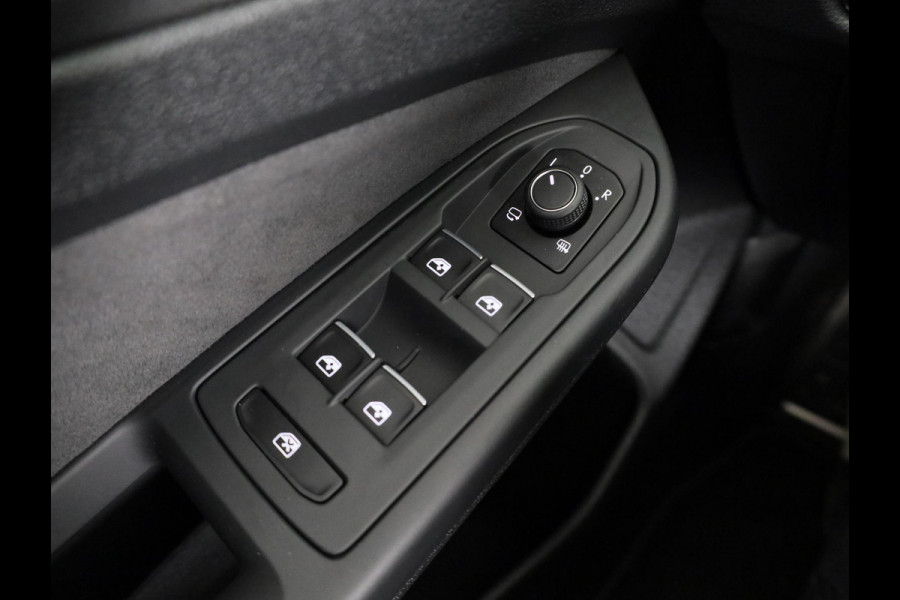 Volkswagen Golf 1.5 eTSI Style 50 edition 150 pk Automaat (DSG) | Navigatie | Panoramadak | Elektr. trekhaak | Parkeersensoren | Achteruitrijcamera | Adaptieve cruise control | Stoelverwarming |