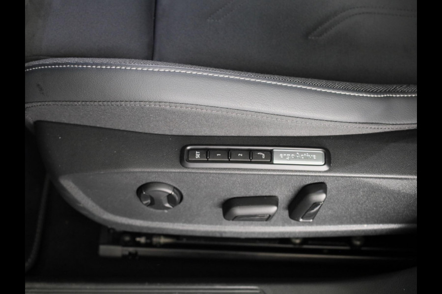 Volkswagen Golf 1.5 eTSI Style 50 edition 150 pk Automaat (DSG) | Navigatie | Panoramadak | Elektr. trekhaak | Parkeersensoren | Achteruitrijcamera | Adaptieve cruise control | Stoelverwarming |
