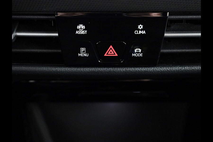 Volkswagen Golf 1.5 eTSI Style 50 edition 150 pk Automaat (DSG) | Navigatie | Panoramadak | Elektr. trekhaak | Parkeersensoren | Achteruitrijcamera | Adaptieve cruise control | Stoelverwarming |