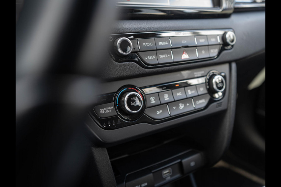 Kia e-Niro ExecutiveLine 64 kWh | Stoel en Stuur verwarming | Stoel ventilatie | Navigatie |